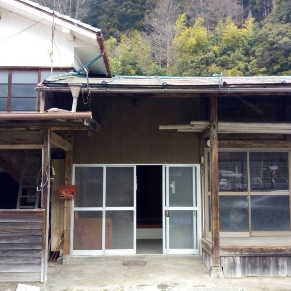 外観／玄関とテラス　2017.04.20