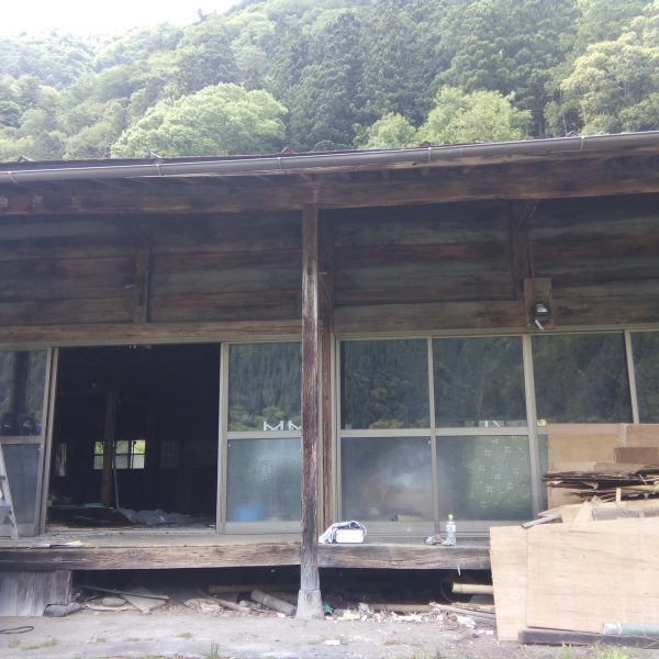 外観／玄関とテラス　2017.06.05