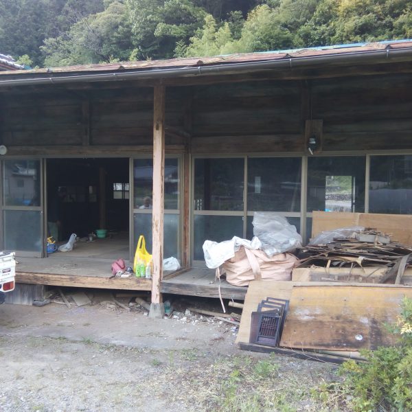 外観／玄関とテラス　2017.06.13