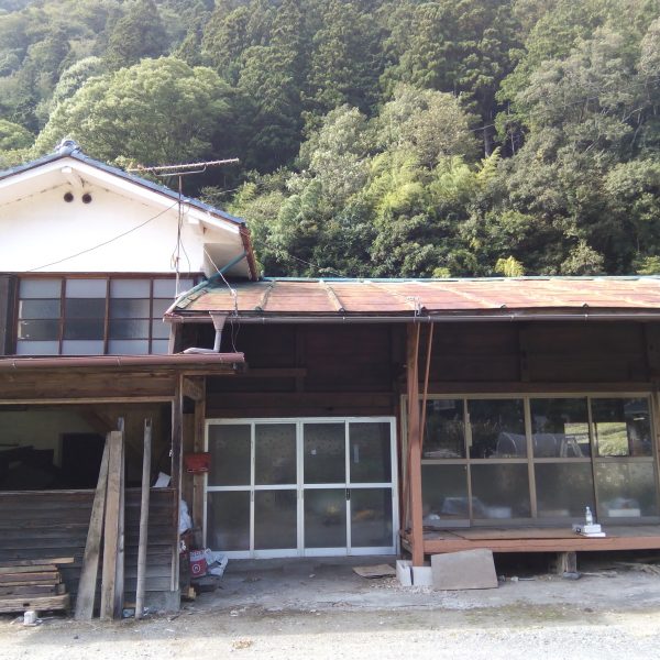 外観／玄関とテラス　2017.09.19