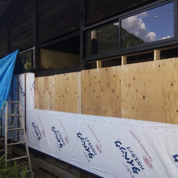 外観／右壁　2017.10.04